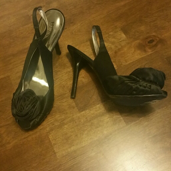 Guess - Picture 3 of 3